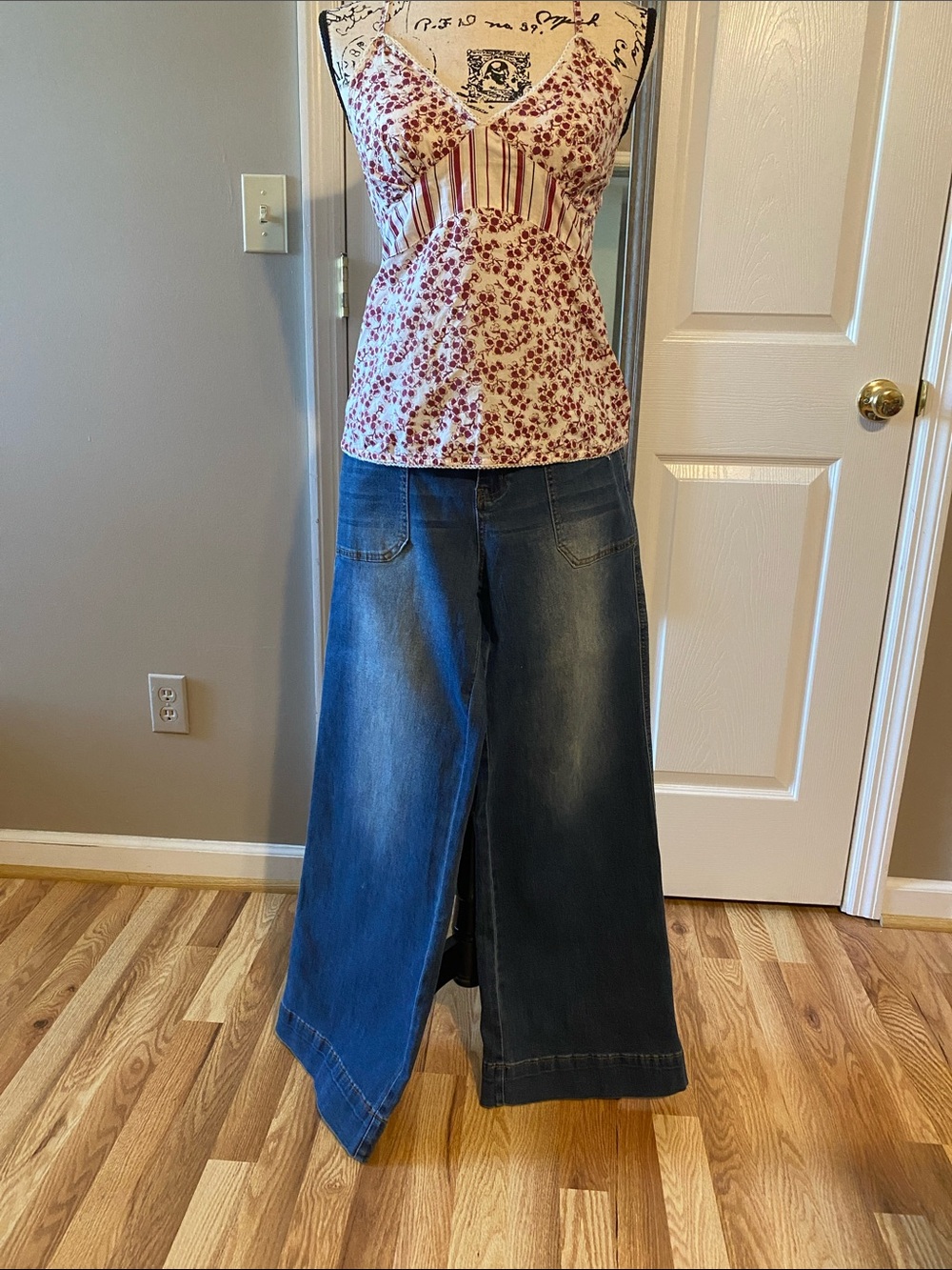 Wide-Leg Denim Jeans for Women in Dark Blue Wash